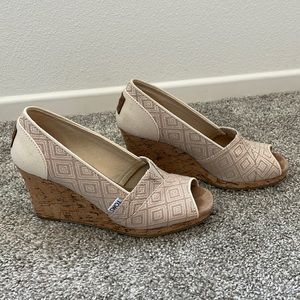 Size 7 Toms wedge